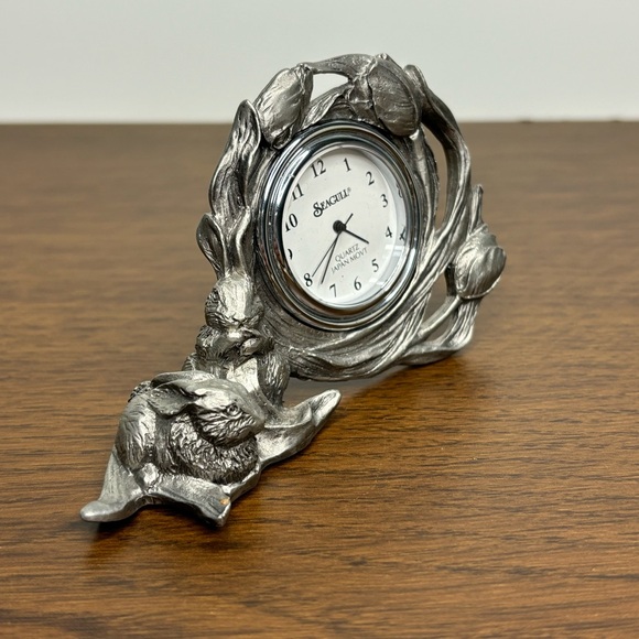 Seagull Pewter Bunny Rabbit Small Table Top Clock - Picture 2 of 5